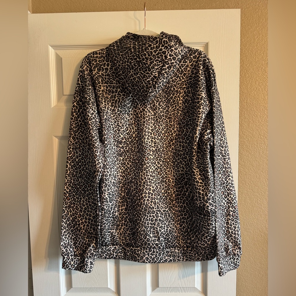 Chic Leopard Print Jacket - image 2